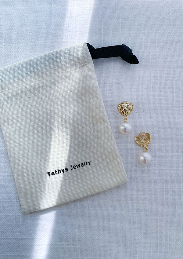 Love gold pearl earrings